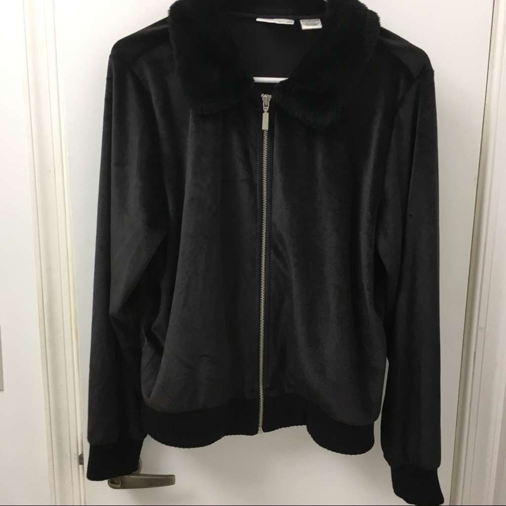 Oh so cute, Velvet bomber jacket